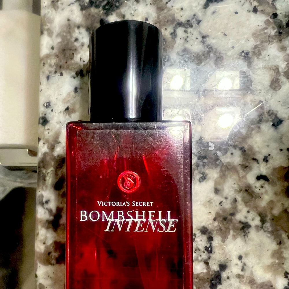 BOMBSHELL INTENSE Travel size mist Victoria’s Secret